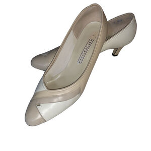 Women's Naturalizer Heels Size 8.5 Beige and cream